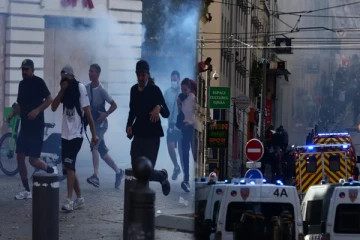 பிரான்ஸ் ஆர்ப்பாட்டங்களின்போது மற்றொரு இளைஞர் பலி: விசாரணை துவக்கம்