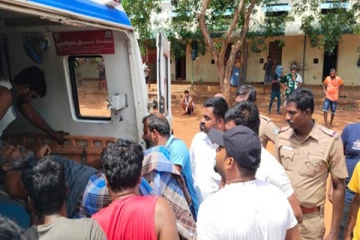 திருச்சி மருத்துவமனையில்  கவலைக்கிடமான நிலையில் அனுமதிக்கப்பட்டுள்ள இலங்கை தமிழர்கள் (PHOTOS)