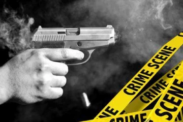 வீட்டிற்குள் புகுந்து துப்பாக்கிச் சூடு முயற்சி ; துரத்தி துரத்தி தாக்கப்பட்ட நபர்