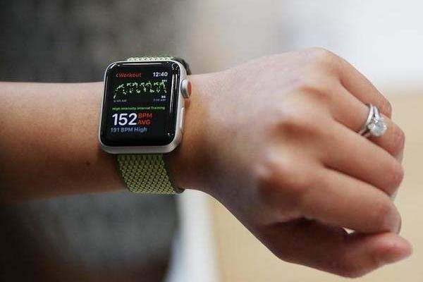 கர்ப்பிணி பெண்ணின் உயிரை காப்பாற்றிய ஸ்மார்ட் வாட்ச் | The Smart Watch That Saved Tpregnant Woman S Life