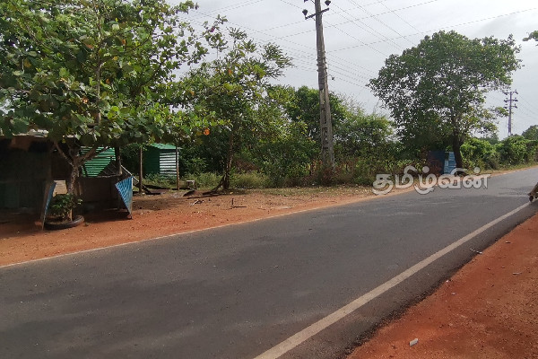 பூந்தோட்டம் பொலிஸ் காவலரன் மீது தாக்குதல்(Photo) | Attack Police Constable Poontotam
