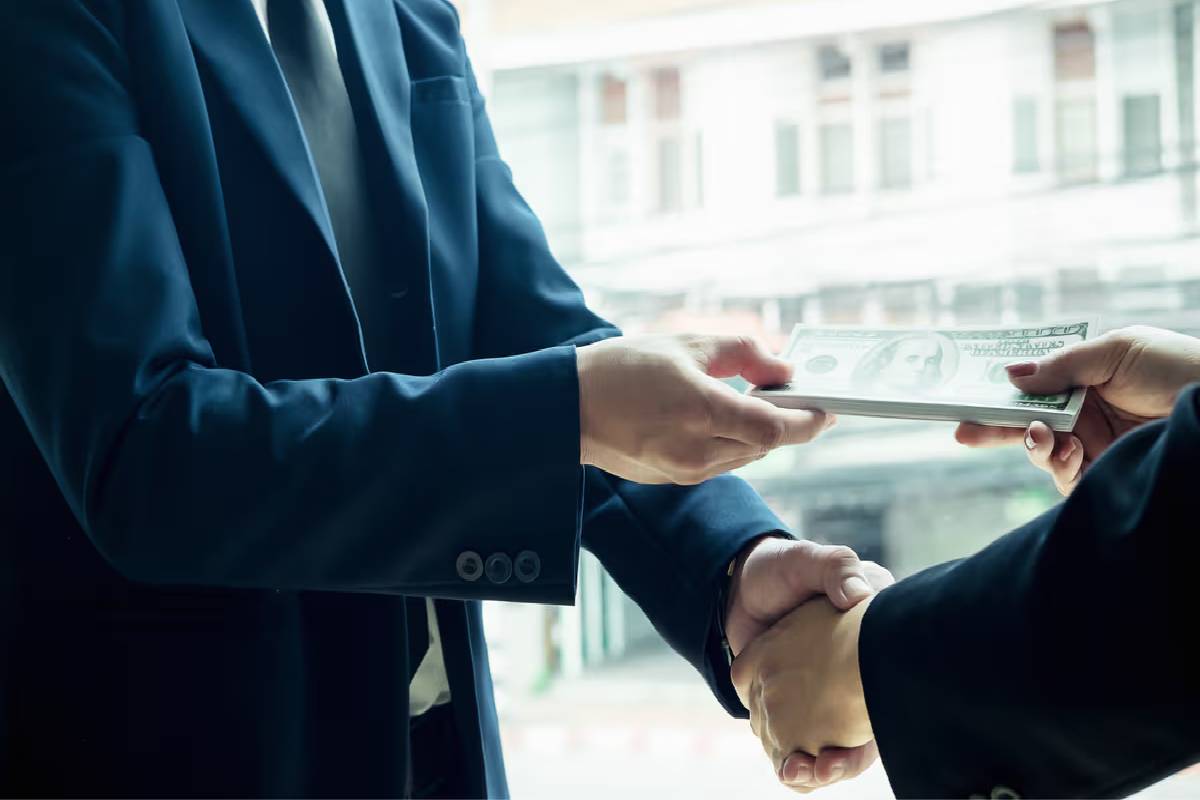 முன்னாள் குற்றப்புலனாய்வு திணைக்களப் பணிப்பாளர் கைது | Former Dig Of Cid Arrested By Bribery Commission