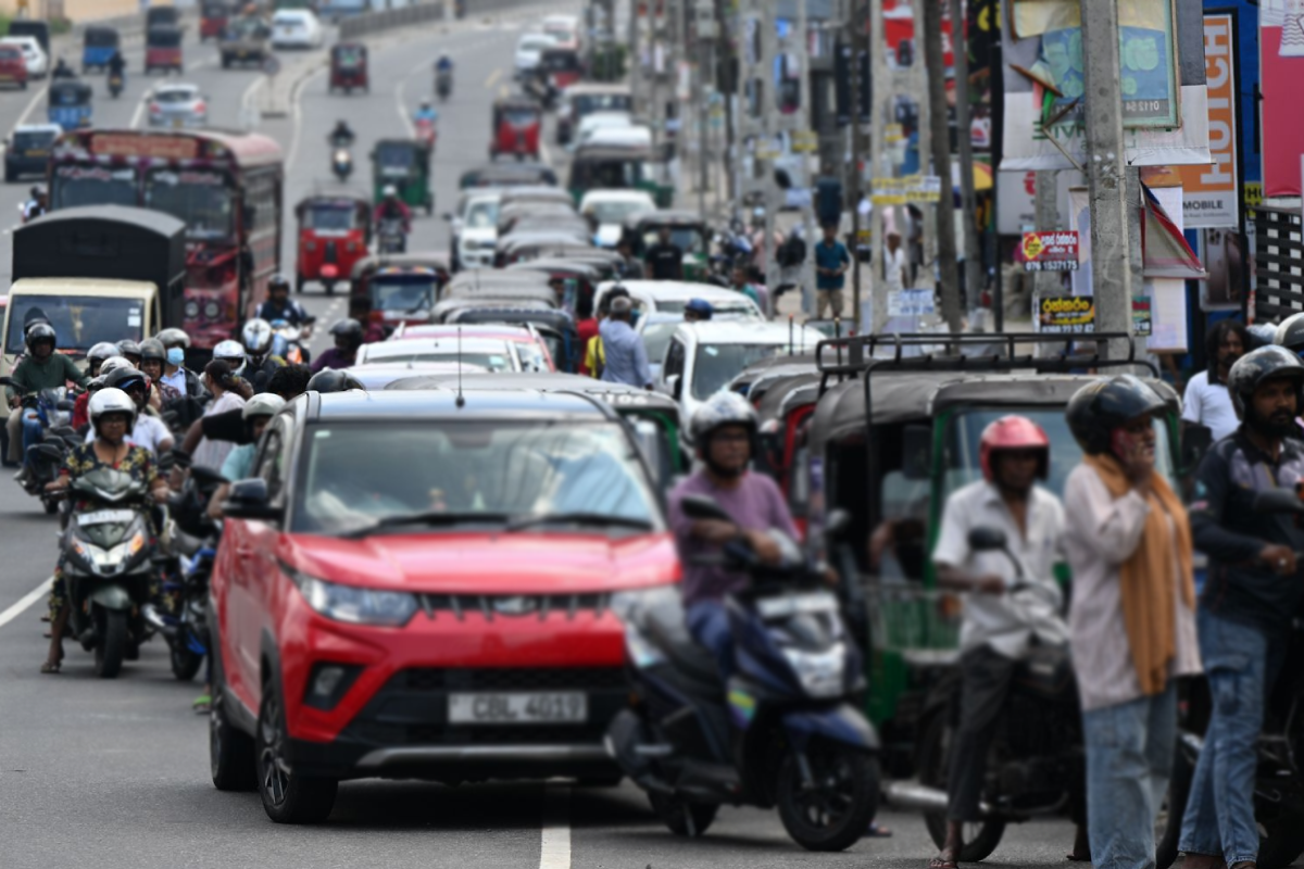 QR முறையால் நெருக்கடியில் மக்கள்.. கடும் விமர்சனத்திற்குள்ளாகும் அநுர அரசாங்கம் | Fuel Qr Relaunch People Reaction On Social Media