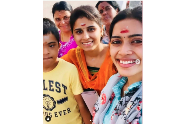 குக் வித் கோமாளி, சீரியல் நடிகை ரித்திகாவின் முழு குடும்பத்தை பார்த்துள்ளீர்களா - அழகிய குடும்பம் | Rithivika Cwc Fam குக் வித் கோமாளி, சீரியல் நடிகை ரித்திகாவின் முழு குடும்பத்தை பார்த்துள்ளீர்களா - அழகிய குடும்பம் | Rithivika Cwc Fam