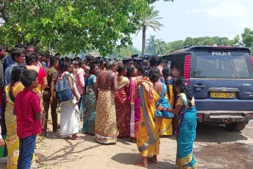 வற்றாப்பளை கண்ணகி அம்மன் ஆலயத்தில் முன்னணியின் உறுப்பினர் கைது(Photos)