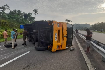 தெற்கு அதிவேக நெடுஞ்சாலையில் விபத்து