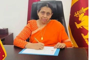 පළමු කාන්තාව ලෙස වාර්තා තබමින් තානාපතිධූරයට පත්වූ ඇය..