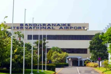 අවසරත් සමගම ගිනිඅවි උණ්ඩ 50ක් රැගෙන රටින් පිටවීමට ගිය අමුත්තා..