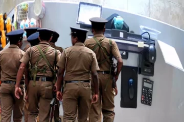 யாழில் தொலைபேசி திருட்டில் ஈடுபட்ட இருவருக்கு நேர்ந்த கதி (Video)