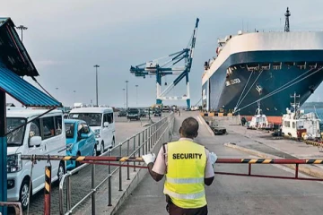 தடையை மீறி இறக்குமதியான அதிநவீன வாகனம்!