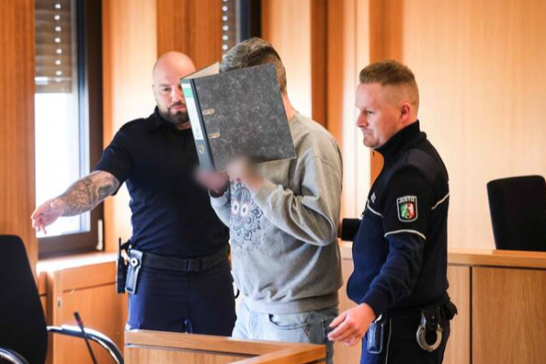 மருந்துகளை அதிகம் செலுத்தி 10 நோயாளிகளைக் கொன்ற ஜெர்மன் செவிலியர்; வெளியான பகீர் தகவல் | Germany Wuerselen Hospital Nurse Kills 10 Patients மருந்துகளை அதிகம் செலுத்தி 10 நோயாளிகளைக் கொன்ற ஜெர்மன் செவிலியர்; வெளியான பகீர் தகவல் | Germany Wuerselen Hospital Nurse Kills 10 Patients