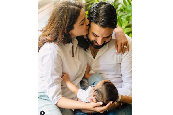 கணவர் பிறந்தநாளில் காஜல் அகர்வால் அணிந்திருந்த ஆடை இத்தனை லட்சமா? நம்பவே மாட்டீங்க | Kajal Aggarwal 1 2 Lakh Benarasi Husband Birthday