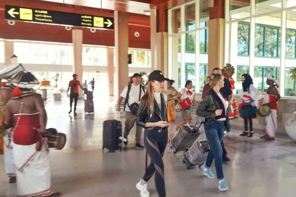 சுற்றுலா பயணிகளால் நிரம்பிய மத்தள விமான நிலையம்!(Photos) | Mattala Airport Overflowing With Tourists