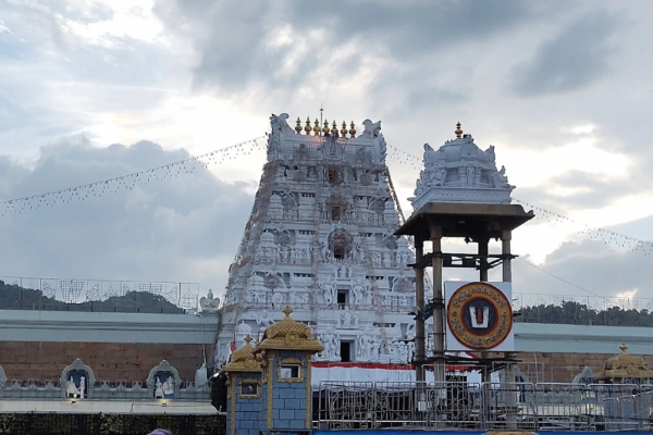 சந்திர கிரகணத்தை முன்னிட்டு திருப்பதி கோவில் நடை அடைப்பு | Lunar Eclipse Closure At Tirupati Temple