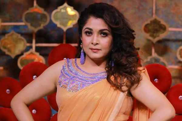 ட்ரான்ஸ்பரண்ட் சேலையில் வந்த ரம்யா கிருஷ்ணன்! 51 வயதில் இப்படியா என ரசிகர்கள் ஷாக் | Ramya Krishnan Transparent Saree At Liger