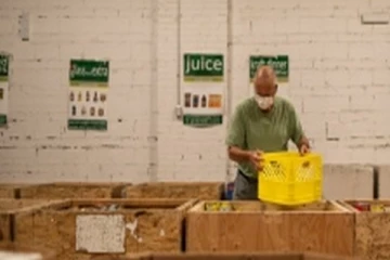 உணவு வேளைகளை குறைத்துக் கொள்ளும் கனேடியர்கள்; ஏன் தெரியுமா ?