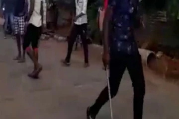 துன்னாலையில் ரவுடி கும்பல் அட்டகாசம்: இளைஞன் மீது வாள்வெட்டு தாக்குதல்