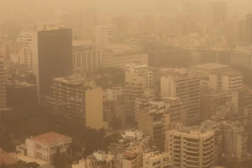 வானில் இருந்து இரத்த நிறத்தில் பெய்த மழை! அச்சத்தில் பிரித்தானிய மக்கள்