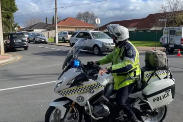 அவுஸ்திரேலியாவில் பொலிஸார் மீது கத்திக்குத்து ; ஒருவர் சுட்டுக்கொலை