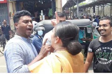 யாழ் நடு வீதியில் கோட்டாபயவின் ஆதரவாளர்களிற்கு நேர்ந்த கதி! செருப்படியால் தலைதெறிக்க ஓடிய வைரல் காட்சிகள்