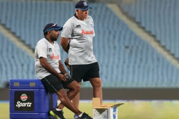 இலங்கை கிரிக்கெட் அணியின் இங்கிலாந்து தலைமை பயிற்சியாளர் பதவி விலகல்!