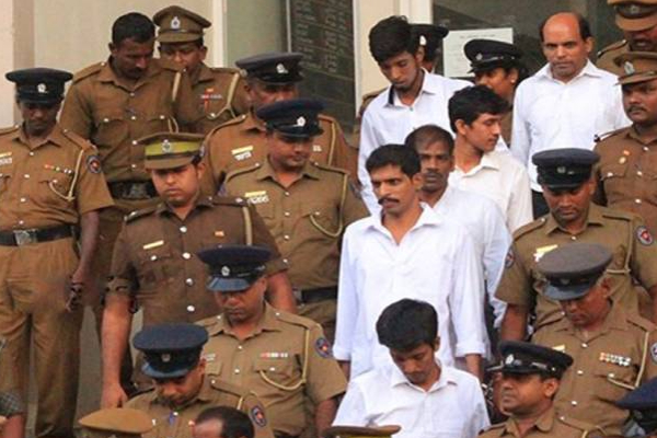 யாழ் புங்குடுதீவு மாணவி வித்தியா படுகொலை: பாதுகாப்புடன் வெளியே வந்த குற்றவாளி! | Punkudutivu Student Vithiya Murder Criminal Out