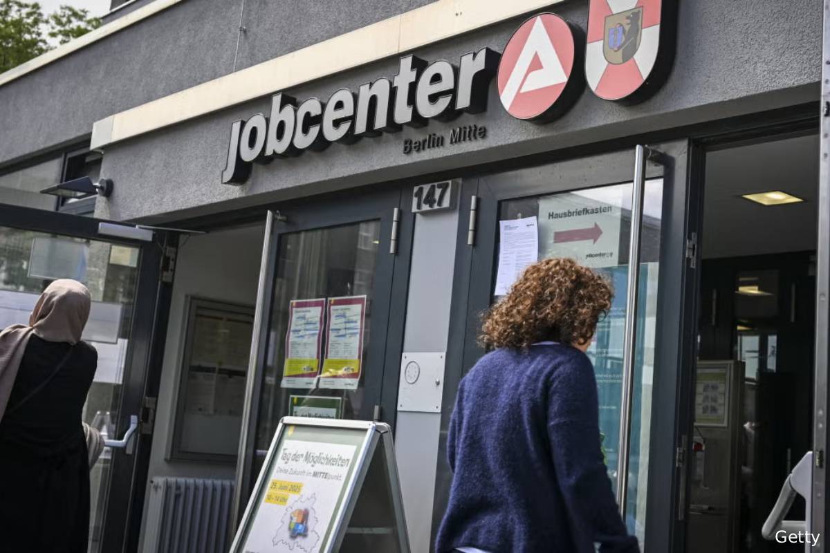 ஜேர்மனியில் வேலையில்லாதோர் எண்ணிக்கை 3 மில்லியனைத் தாண்டியது | Germany Unemployement Cross 3 Millions ஜேர்மனியில் வேலையில்லாதோர் எண்ணிக்கை 3 மில்லியனைத் தாண்டியது | Germany Unemployement Cross 3 Millions