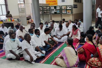 24 மணிநேரமாக தொடர்ந்த உள்ளிருப்பு போராட்டம் , அதிகாரிகளை அலறவிட்ட  எம்.பி  ஜோதிமணி!