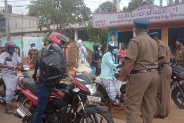 வாகனங்களில் பயணிப்போரை திருப்பி அனுப்பும் பொலிசார்