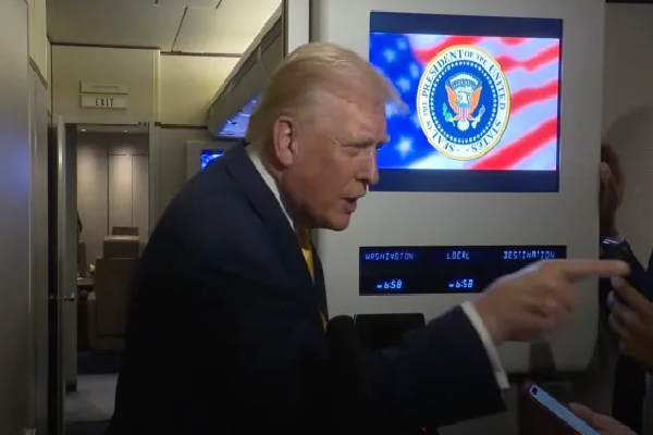 வாயை மூடு பன்றிக்குட்டி... பெண் ஊடகவியலாளரிடம் சீறிய ட்ரம்ப் ; வெடித்தது புதிய சர்ச்சை | Trump Calls Reporter Piggy