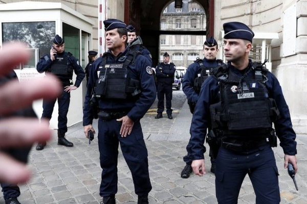 இரண்டு இலங்கை தமிழர்கள் பிரான்ஸில் கைது! | Two Sri Lankan Tamils Arrested In France