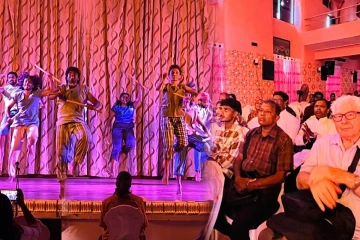 மன்னாரில் இந்திய மேடை நாடகமான அலைகடல் அரங்கேற்றம்