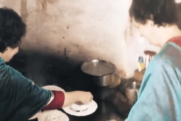 கர்நாடக தேர்தல் பிரசாரத்தின் போது தோசை தயாரித்த பிரியங்கா காந்தி!