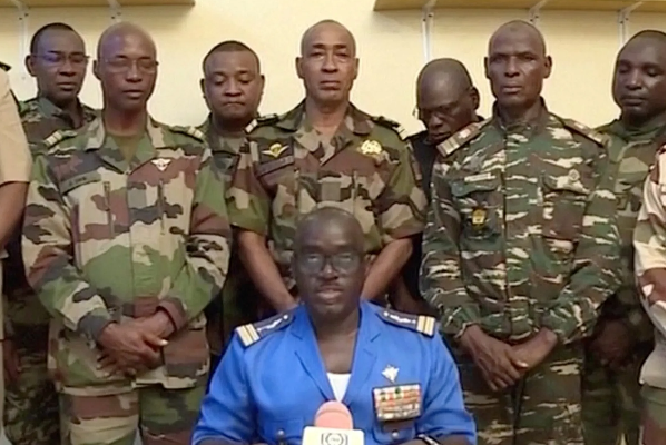 போர் நெருக்கடியில் நைஜர் இராணுவம் - தன்னார்வ படையினருக்கு அழைப்பு | Nigeriens Call For Mass Recruitment Of Volunteers