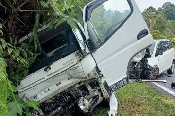 காலி - கொழும்பு பிரதான வீதியில் விபத்து: ஒருவர் பலி! நால்வர் வைத்தியசாலையில் அனுமதி