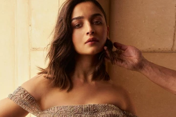 ஆலியா பட் லேட்டஸ்ட் கிளாமர் போட்டோஷூட்