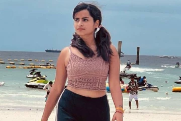 இதுவரை இல்லாத அளவிற்கு கிளாமருக்கு தாவிய சூப்பர் சிங்கர் சிவாங்கி!! ஷாக்கான ரசிகர்கள்..