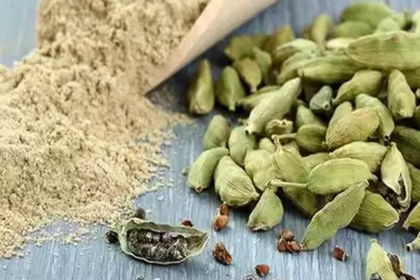 இலங்கையில் தலைசுற்றவைத்த ஏலக்காய் விலை! | The Price Of Cardamom Went Up To 14000 Rupees