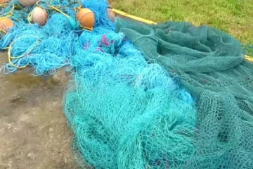 மீன்பிடி வலைகளை வெட்டி கடலில் வீசிய இலங்கை கடற்படையினர்