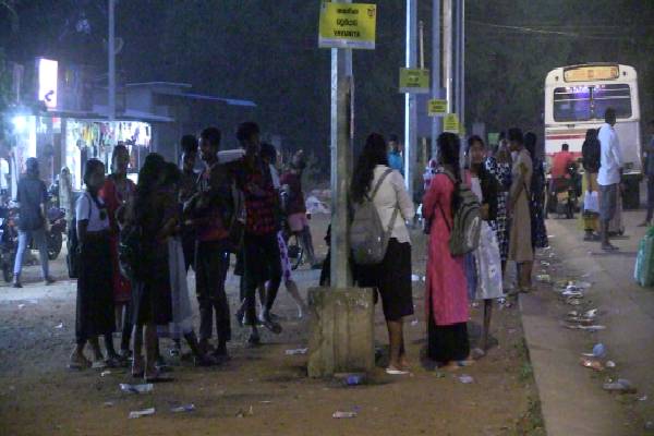 அரச பேருந்துகளில் மாணவர்களுக்கு அனுமதி மறுப்பு ; மாணவர்கள் விசனம் | Students Protest Over Denial Admission Gove Buses