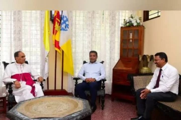 නතර වූ රෝහල් ව්‍යාපෘති යළි ඇරඹේ - සෞඛ්‍ය ඇමතිගෙන් මහනුවර රදගුරුතුමාට විශේෂ දැනුම්දීමක්