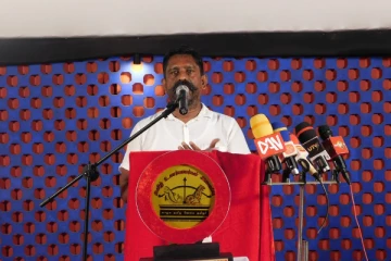 படம் காட்டும் ஆளும் கட்சி அரசியல்வாதிகளுக்கு இடையில் சிக்குண்டு சீரழியும் தமிழர்களை கடவுள்தான் காப்பாற்ற வேண்டும்!