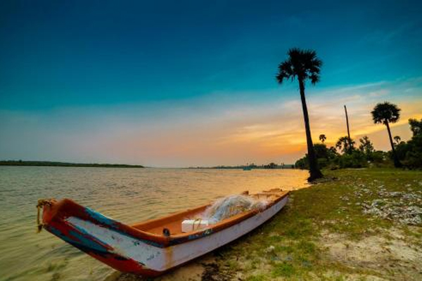 படகு கவிழ்ந்ததில் காணாமல் போயுள்ள மீனவர் | Fisherman Who Went Missing After His Boat Capsized