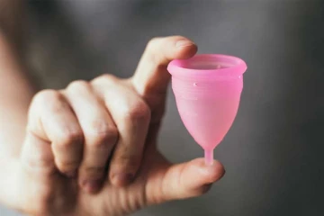 பெண்களே! மென்ஸ்சுரல் கப் முதல்முறை பயன்படுத்துறீங்களா? அப்போ கட்டாயம் இதனை  தெரிஞ்சிகோங்க