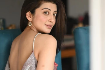 கிளாமர் உடையில் நடிகை பிரணிதா லேட்டஸ்ட் போட்டோஷூட்