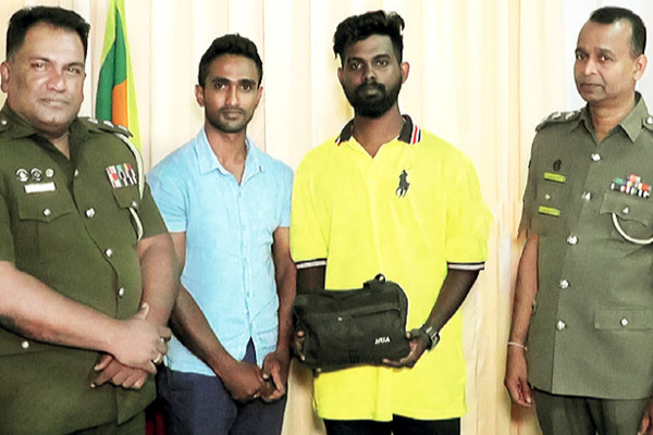 ஹோட்டலில் உணவு உட்கொள்ள சென்றவரின் வியக்க கண்ணீர்மல்க செயல்! | The Amazing Action Of The Person Went Eat Hotel