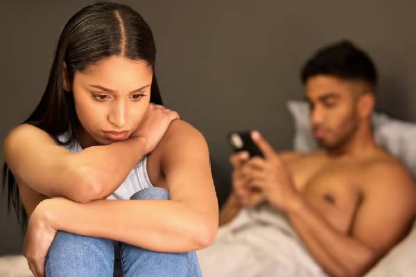 உங்க துணையிடம் இந்த அறிகுறிகள் இருந்தா ஜாக்கிரதை! ஏமாற்றுவது உறுதி | What Are The Five Signs That Someone Is Lying