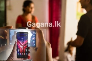 ලක්ෂ ගාණක් වටින තරුණයෙකුගේ ජංගම දුරකථනය තරුණියක් පැහැරගෙන යයි..