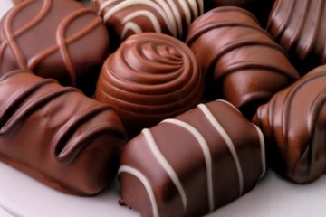 தினம் 100 கிராம் சாக்லேட் சாப்பிட்டால் என்ன நடக்கும் தெரியுமா?