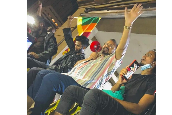 கொழும்பில் ஆர்ப்பாட்டத்தில் களமிறங்கிய இரு முக்கியஸ்தர்கள்! | Sri Lanka People Protest Economic Crisis கொழும்பில் ஆர்ப்பாட்டத்தில் களமிறங்கிய இரு முக்கியஸ்தர்கள்! | Sri Lanka People Protest Economic Crisis